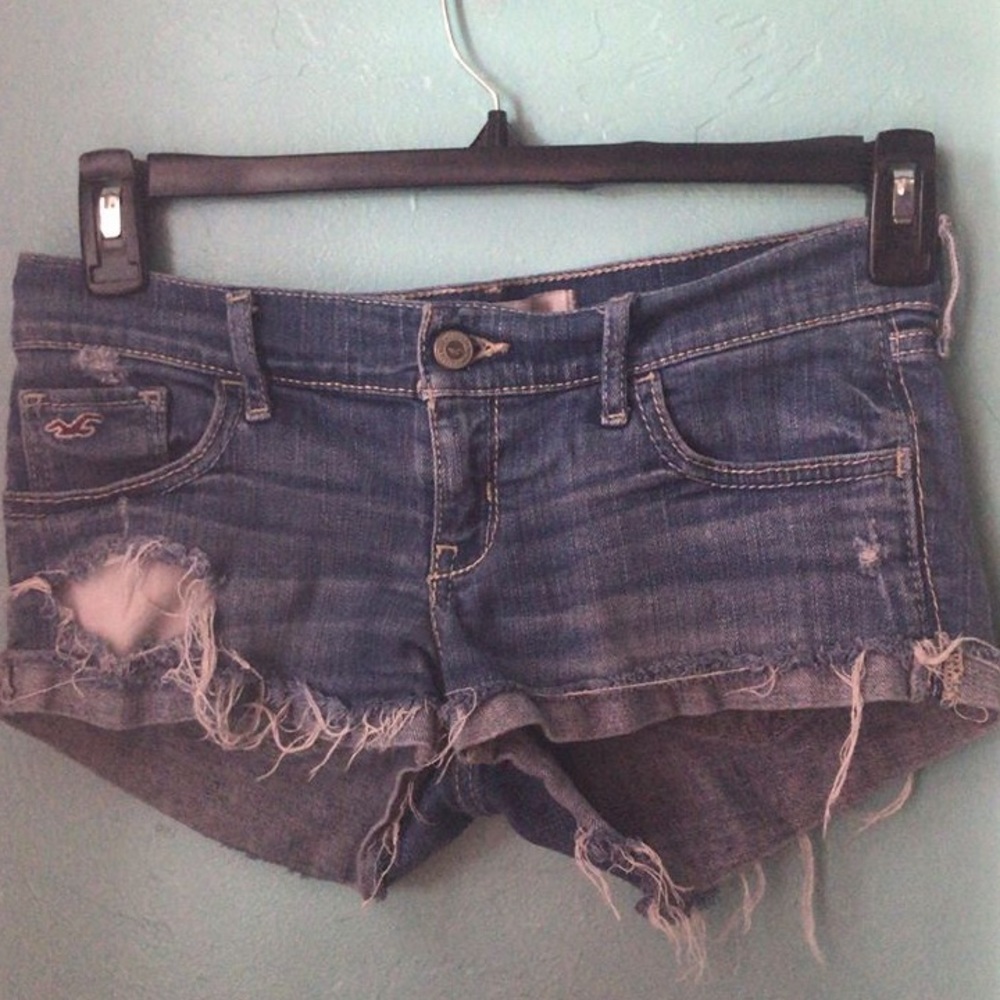🌸 Hollister Ripped Jean Shorts 🌸